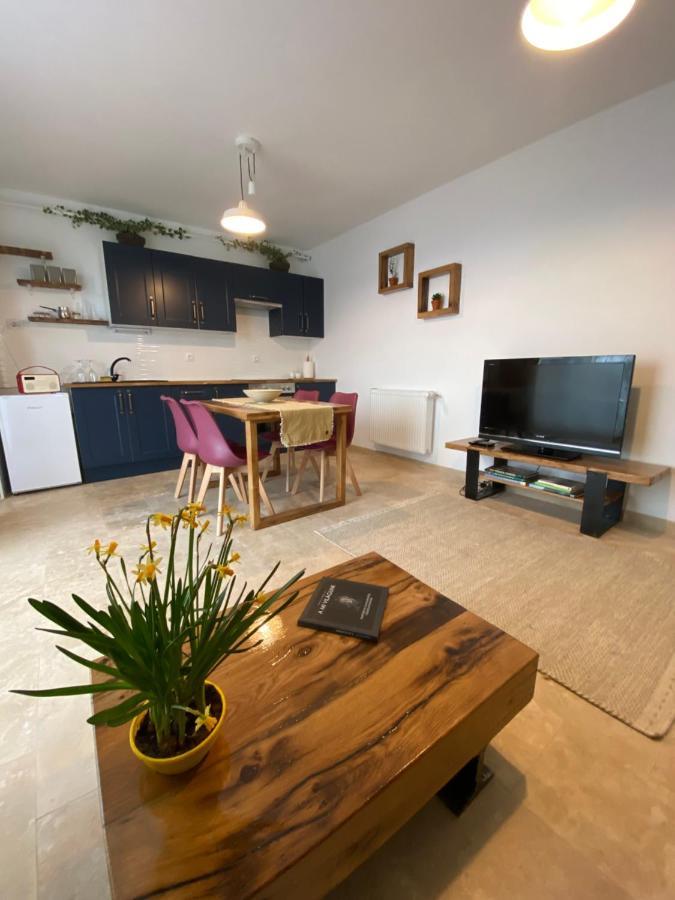 Helga'S Place Premium 1 Bedroom Condo Клуж-Напока Екстер'єр фото